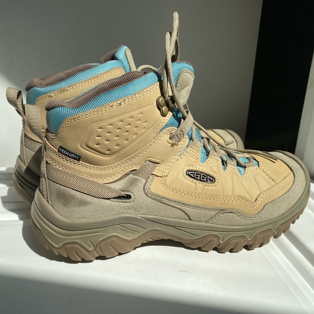 KEEN Tan and Blue Hiking Boots size 10.5 women H6N6